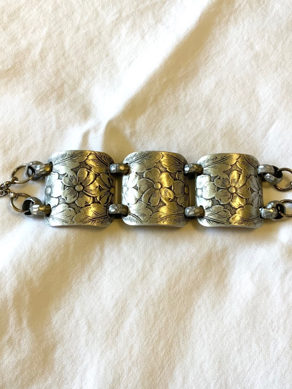 VINTAGE! Chunky Boho Bracelet Hammered Flower Size Medium